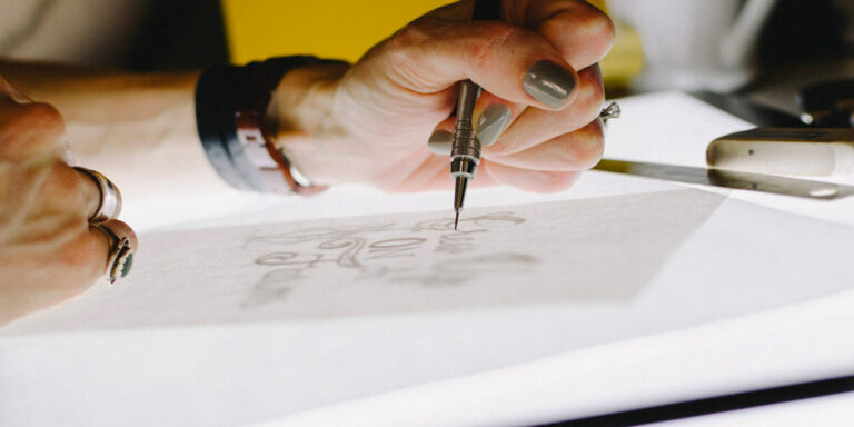 creation d'un logo sur du papier calque