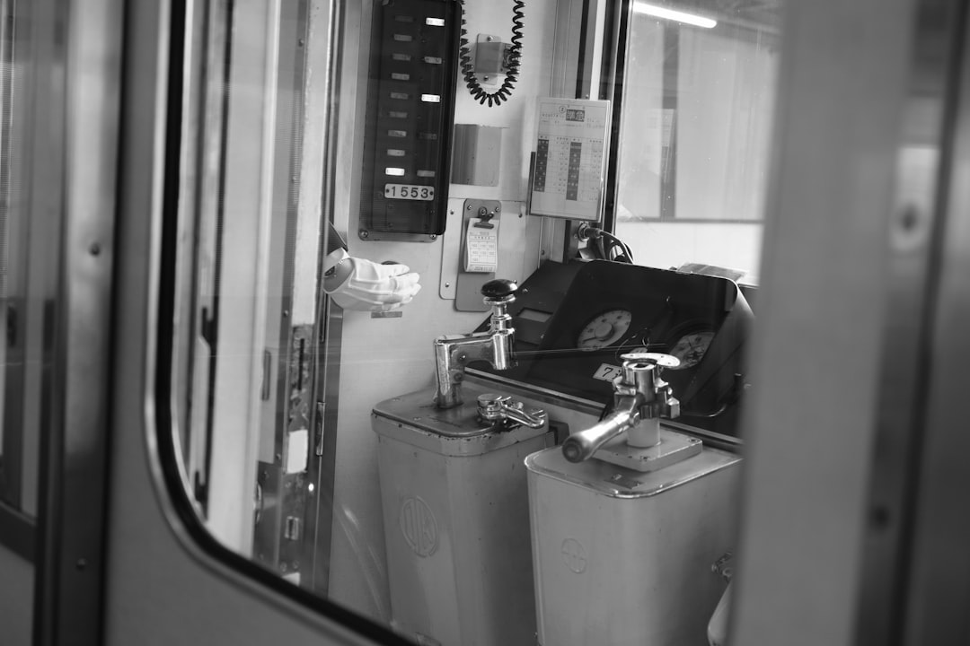 Découvrez 7 bénéfices concrets de l'automatisation IA pour les entreprises à Toulouse, un atout majeur pour améliorer l'efficacité, réduire les coûts et booster l'innovation dans un environnement concurrentiel.