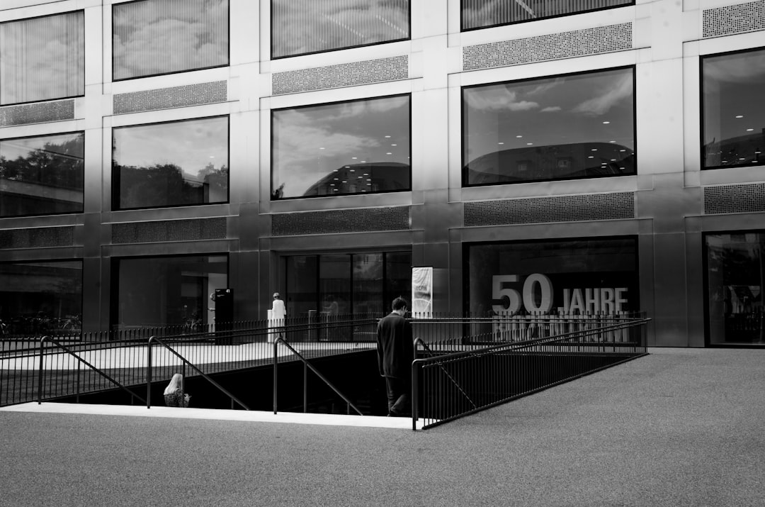Découvrez ce qu'est une Agence 360° à Lille, ses missions, ses exemples concrets et ses avantages exceptionnels pour dynamiser votre communication.