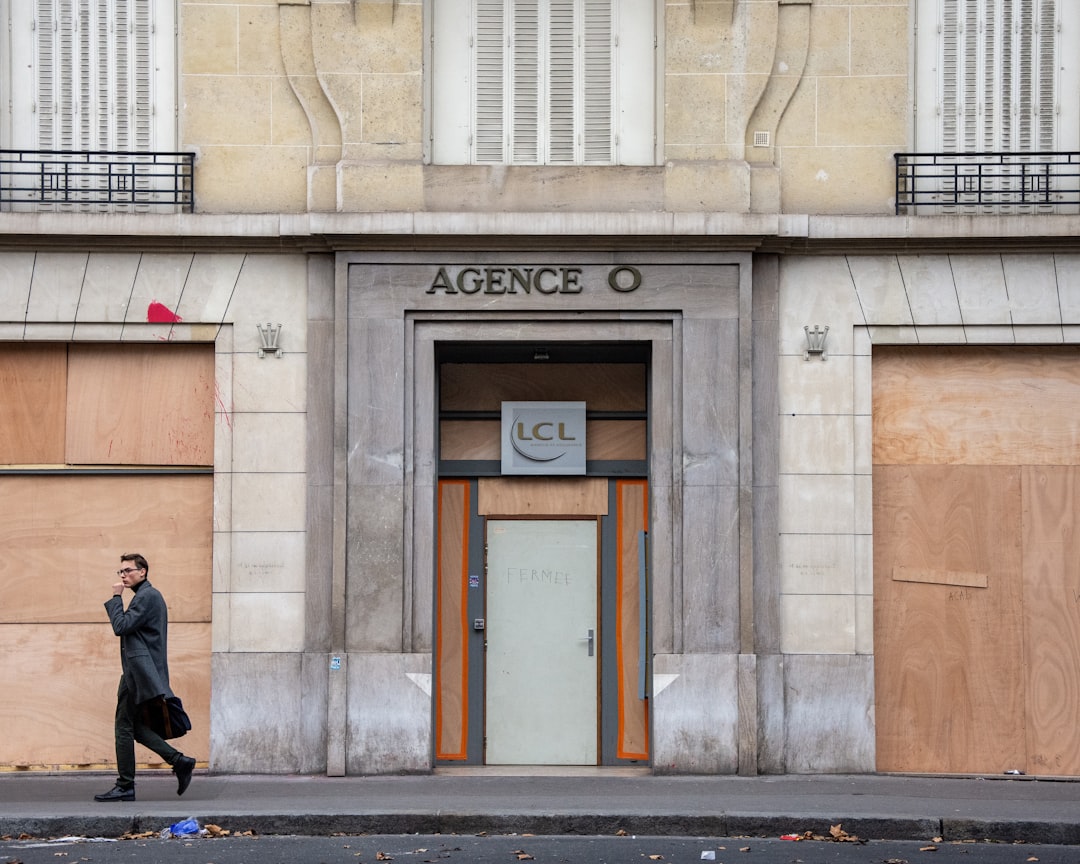 Découvrez comment choisir entre une agence et un freelance à Lyon pour optimiser votre communication, avec des conseils pratiques, des avantages et des exemples concrets.