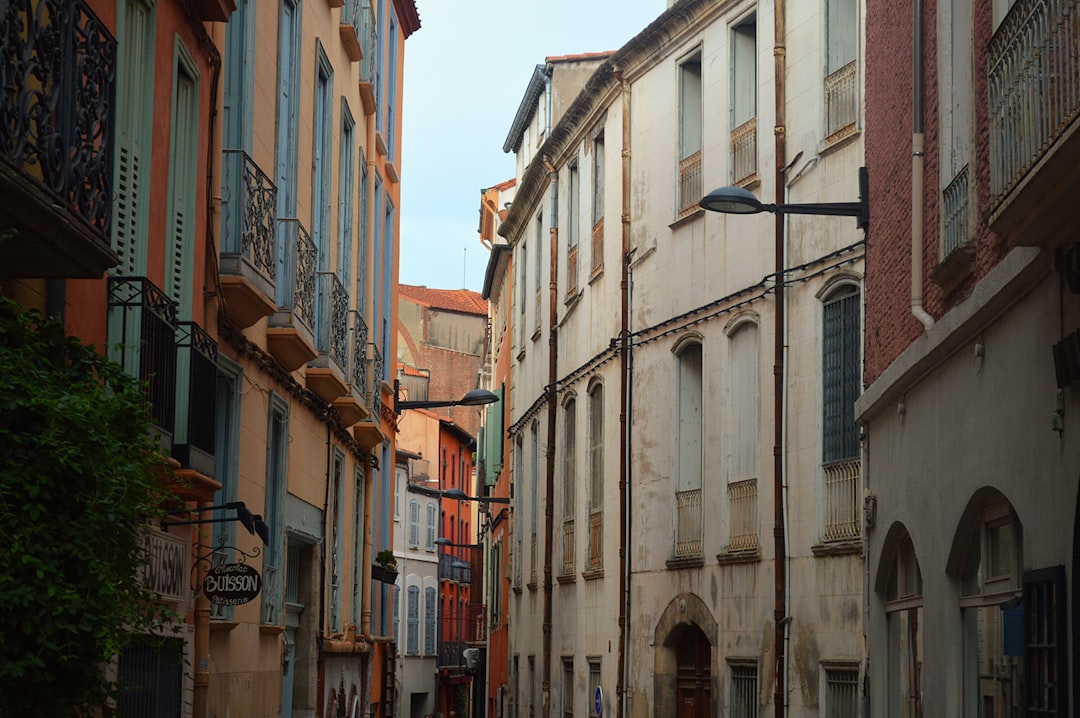 Découvrez comment choisir entre une agence de communication et un freelance à Toulouse pour booster votre stratégie communication. Avantages, inconvénients et conseils pratiques pour faire le meilleur choix.