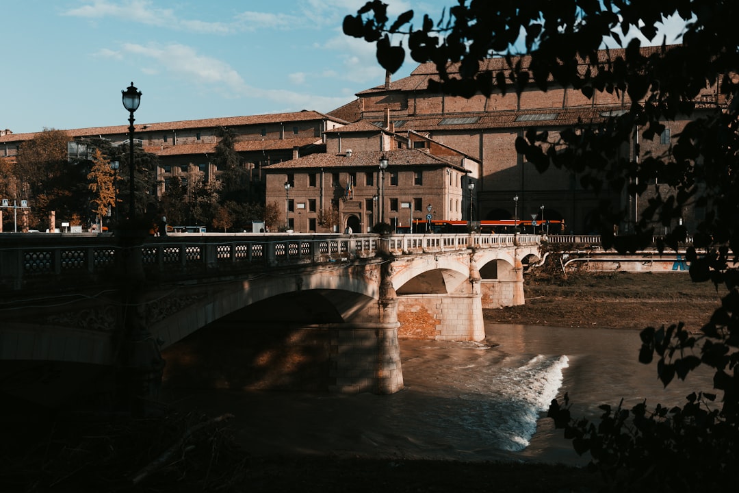 Découvrez comment une agence IA à Toulouse peut booster la croissance de votre entreprise grâce à l'automatisation et l'innovation technologique, avec des cas pratiques et des conseils d'experts.