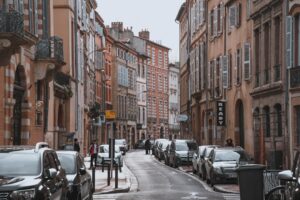 Découvrez nos conseils experts et une touche d'humour pour choisir la bonne agence web à Toulouse. Apprenez à analyser les critères essentiels et faites le choix idéal pour booster votre présence en ligne.