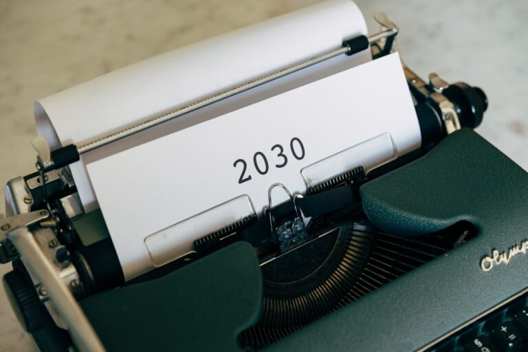 Découvrez comment l'automatisation via l'IA transforme le travail des freelances avec des outils et bonnes pratiques pour rester compétitif en 2025.