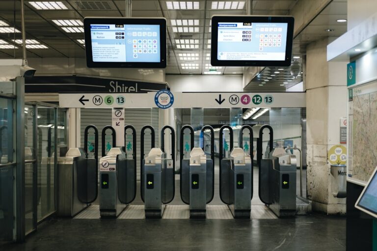 Découvrez comment une entreprise de Lyon a transformé ses processus grâce à l'automatisation IA, en intégrant des solutions innovantes pour booster efficacité et compétitivité.