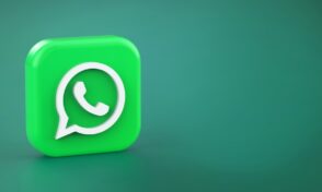 Découvrez pourquoi ChatGPT et Perplexity disparaîtront de WhatsApp le 15 janvier 2026 suite aux mises à jour de l’API par Meta, et comment cet impact sur l’IA redéfinit la communication digitale.