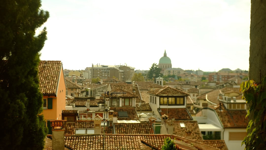 Découvrez comment l'intelligence artificielle transforme les process à Toulouse grâce à des solutions locales innovantes pour automatiser vos opérations quotidiennes.