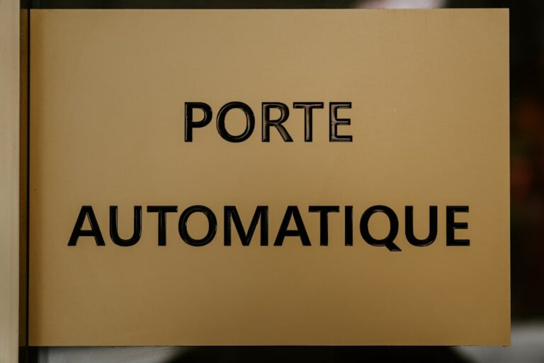 Découvrez les 3 secteurs clés à Nice qui adoptent l’automatisation IA pour transformer leur compétitivité et innover dans un environnement technologique en pleine évolution.