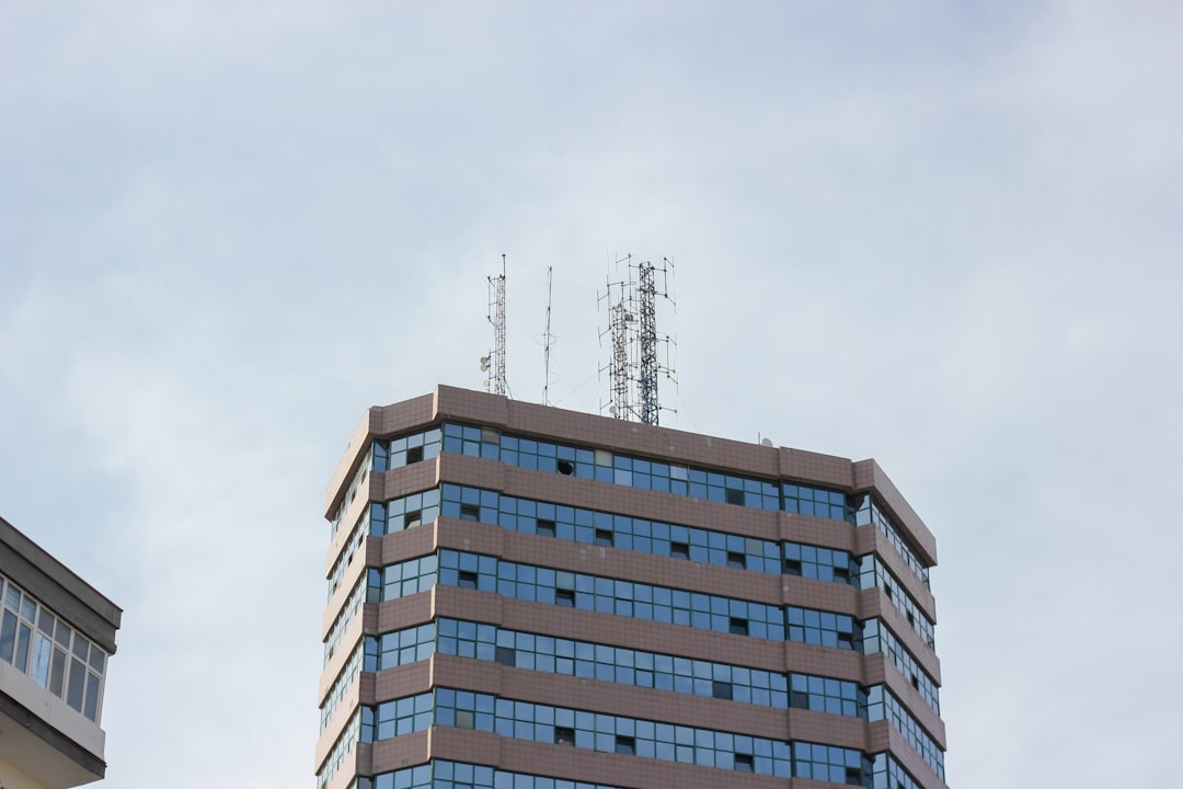 Découvrez comment se structurent les tarifs des agences de communication à Lille. Analyse détaillée des coûts, prestations et critères influençant les prix, pour mieux investir dans votre communication.