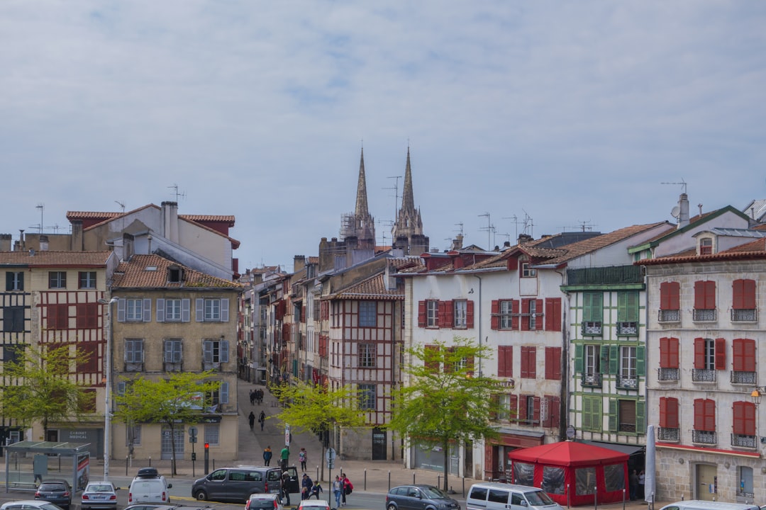Découvrez des exemples de campagnes réussies à Lyon qui combinent créativité, innovation et stratégie marketing pour booster votre communication. Un regard approfondi sur les succès lyonnais.