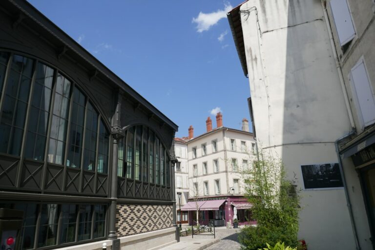 Découvrez le prix d'un site vitrine à Lille en 2026. Estimez votre budget et apprenez à choisir la meilleure offre.