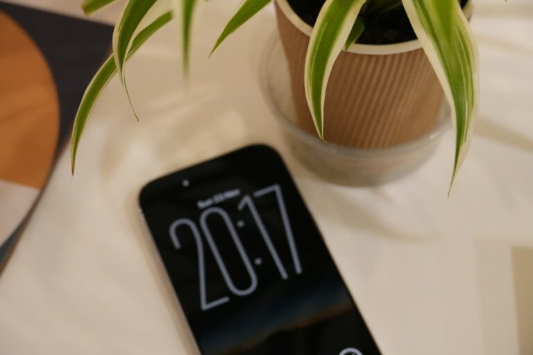 Découvrez les innovations clés qui façonneront les smartphones en 2026 avec un éclairage sur l'IA et les tendances technologiques de demain.