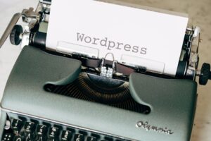 Comparez WordPress, Shopify et Prestashop pour votre projet e-commerce. Trouvez la solution idéale pour vos besoins spécifiques.