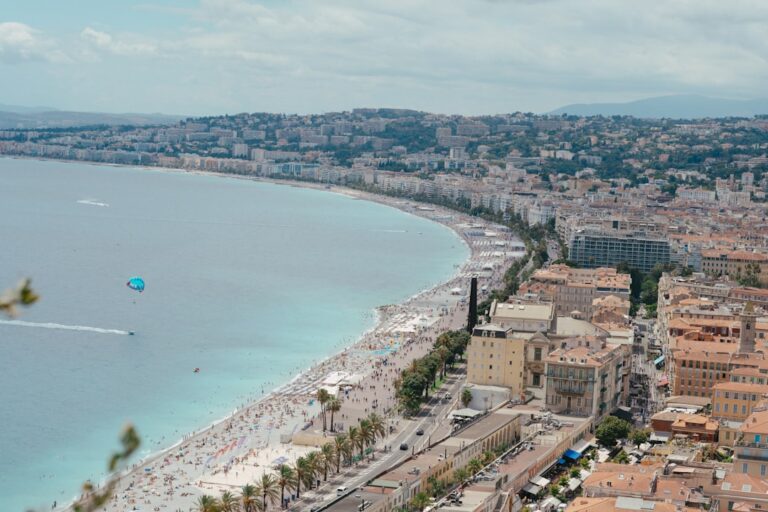 Découvrez l'essor économique et technologique de Nice en 2026. Focus sur les innovations qui transforment la Côte d'Azur.