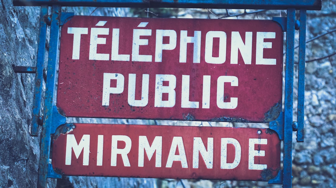 Explorez les meilleures stratégies de communication locale pour renforcer l'engagement et la visibilité des collectivités.