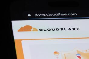 Cloudflare lance un outil API /crawl pour explorer un site complet en une requête. Découvrez ses possibilités et applications.