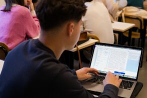 Les profils hybrides en marketing combinant IA et data sont essentiels en 2026. Découvrez pourquoi ces compétences sont recherchées.