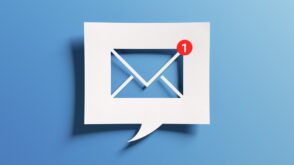 Apprenez à exploiter l'IA pour trier efficacement vos messages après les vacances, simplifiant ainsi votre retour au travail.