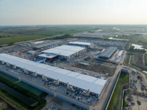 Apprenez comment les data centers innovent pour réduire les coûts et améliorer l'efficacité. Découvrez notre approche d'automatisation.